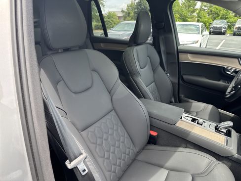 Used 2025 Volvo XC90 B6 Plus AWD/4WD image 40