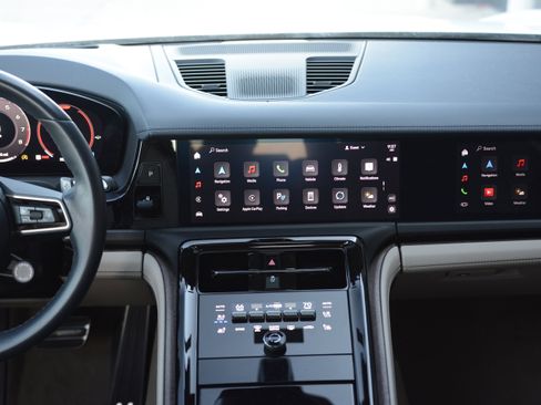 Certified 2024 Porsche Panamera 4 AWD/4WD image 19