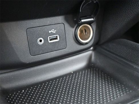 Used 2020 Nissan Rogue SV image 6