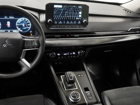 Used 2023 Mitsubishi Outlander SE image 25