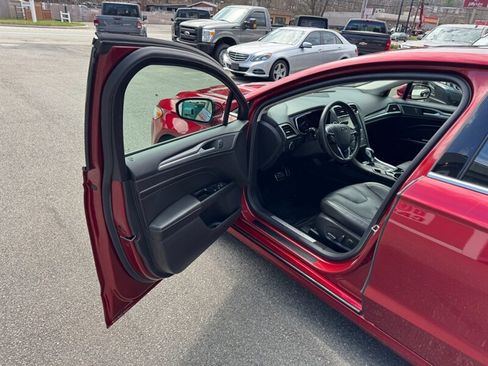 Used 2016 Ford Fusion Titanium image 16