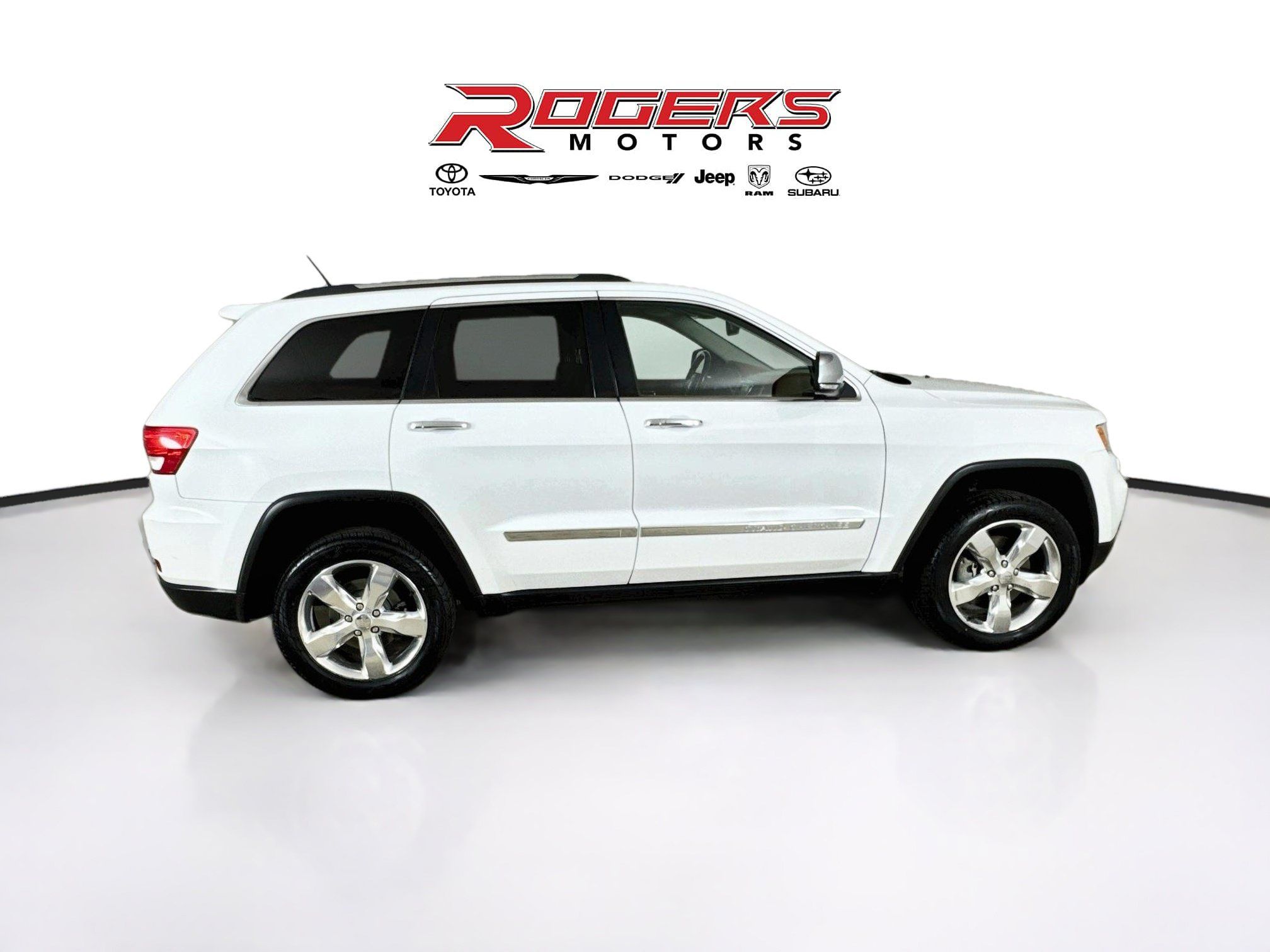 Used 2013 Jeep Grand Cherokee Overland Summit AWD/4WD image 9