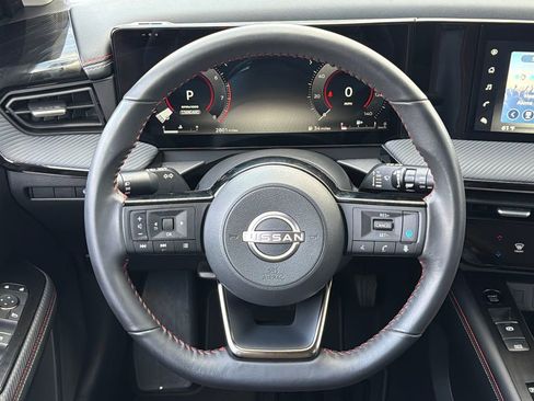 Used 2025 Nissan Kicks SR image 4