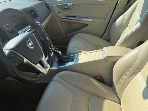 Used 2014 Volvo S60 T5 w/ Climate Package image 9