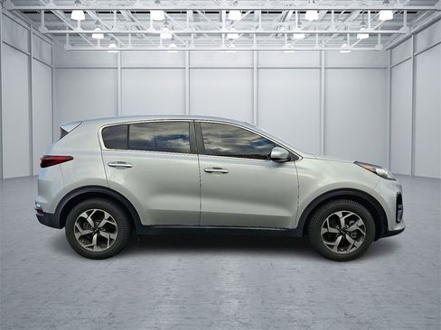 Used 2022 Kia Sportage LX image 7