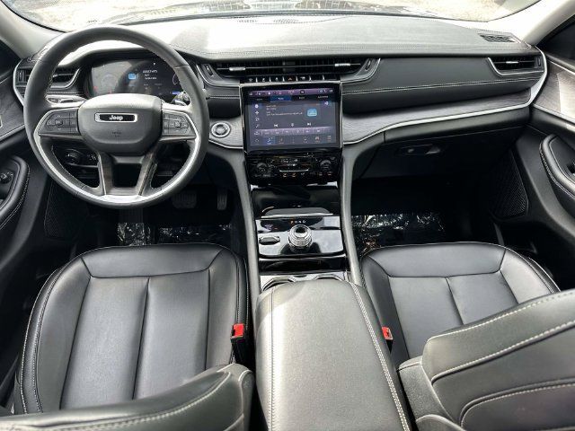 Used 2023 Jeep Grand Cherokee L Limited AWD/4WD image 20