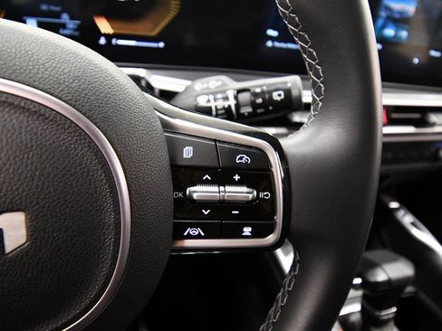 Certified 2025 Kia Sorento S image 21
