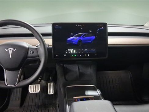 Used 2024 Tesla Model Y Performance image 10