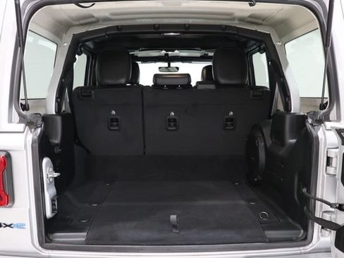 Used 2022 Jeep Wrangler Unlimited Sahara AWD/4WD image 36