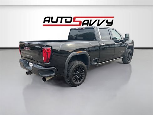 Used 2022 GMC Sierra 2500 Denali w/ Denali Black Diamond Edition image 7
