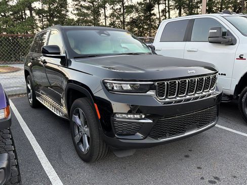 Used 2025 Jeep Grand Cherokee Limited w/ Luxury Tech Group II AWD/4WD image 3