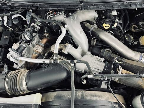 Used 2022 Ford F350 Lariat w/ Chrome Package image 8