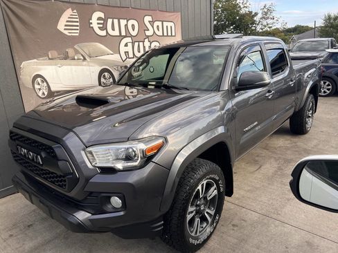 Used 2017 Toyota Tacoma TRD Off-Road image 6
