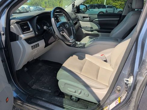 Used 2019 Toyota Highlander Limited AWD/4WD image 7