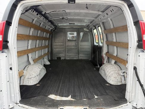 Used 2017 GMC Savana 2500 RWD image 17