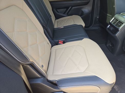 Used 2024 Volkswagen Atlas Cross Sport SE w/ Panoramic Sunroof Package FWD image 19