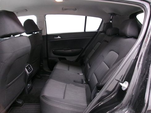 Used 2020 Kia Sportage LX image 9