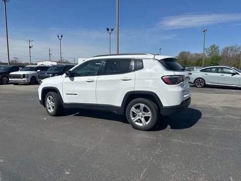 Used 2024 Jeep Compass Latitude image 11