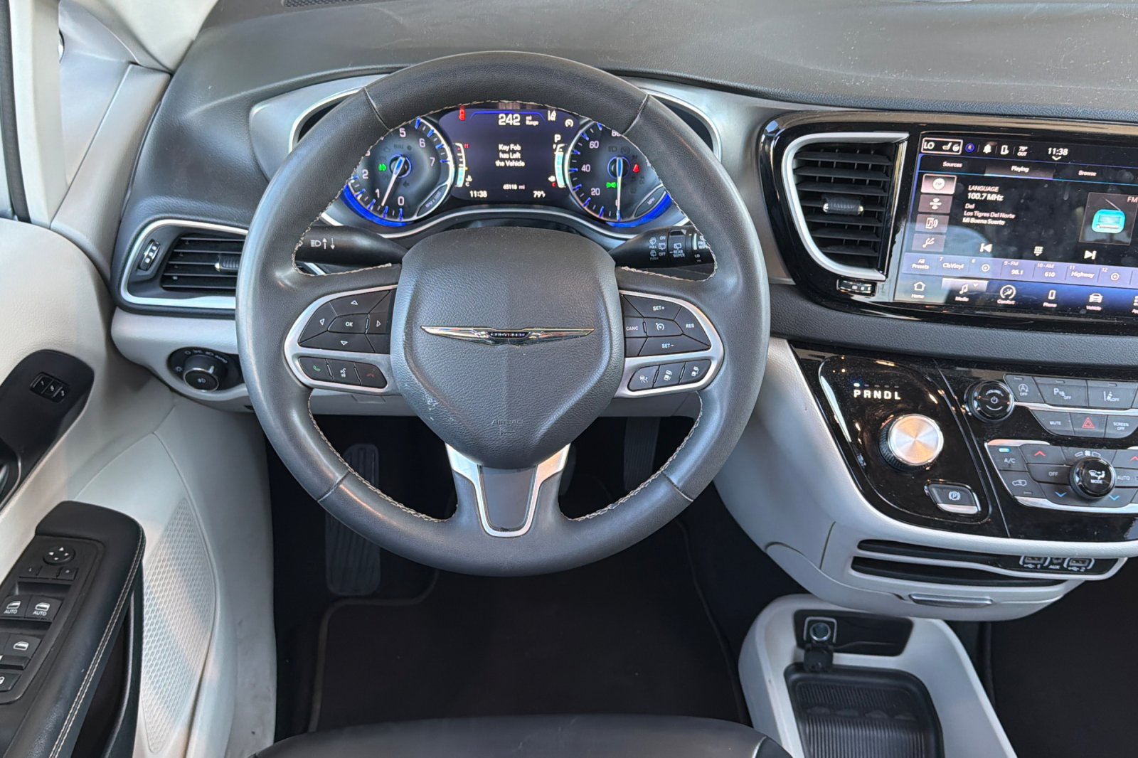Used 2023 Chrysler Pacifica Touring-L FWD image 18