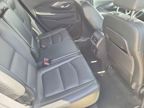 Used 2024 GMC Terrain SLT image 11