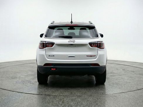 Used 2025 Jeep Compass Trailhawk AWD/4WD image 7