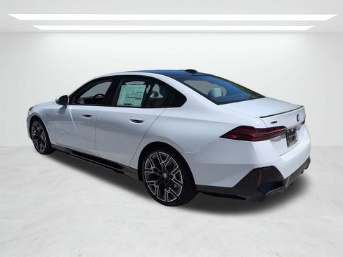 New 2026 BMW 550e xDrive image 6