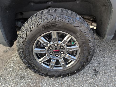 Used 2025 GMC Sierra 1500 AT4X image 11