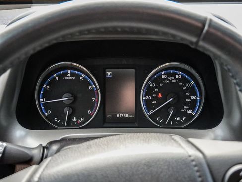 Used 2018 Toyota RAV4 Limited FWD image 36
