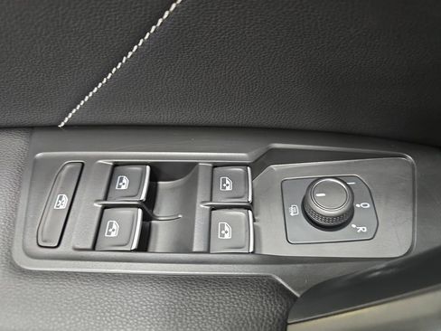 Used 2022 Volkswagen Tiguan SE image 27