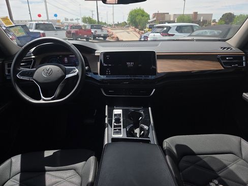 Used 2025 Volkswagen Atlas SE image 7