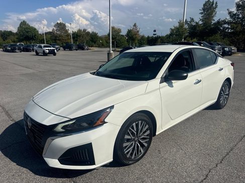 Used 2025 Nissan Altima 2.5 SV FWD image 1
