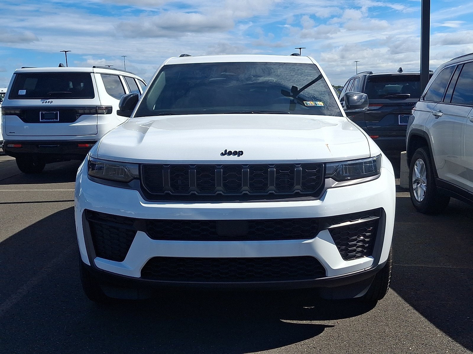 New 2026 Jeep Grand Cherokee Altitude AWD/4WD image 2