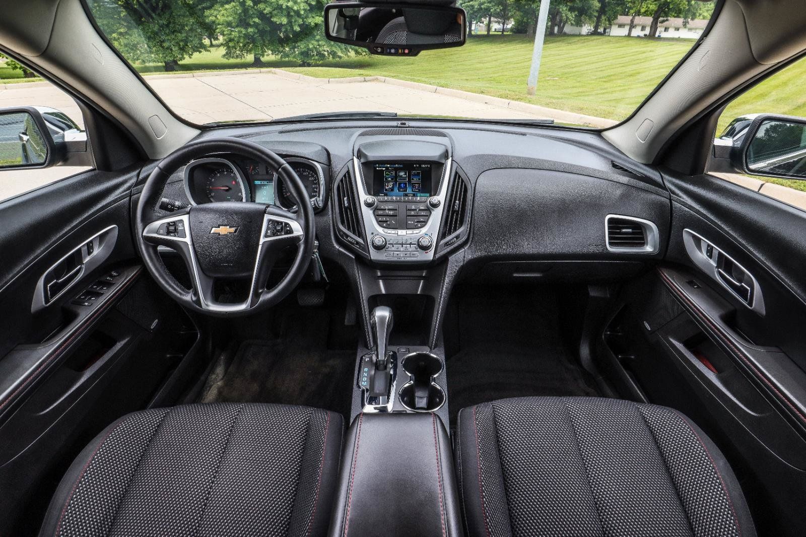 Used 2015 Chevrolet Equinox LT w/ Chrome Appearance Package FWD image 2