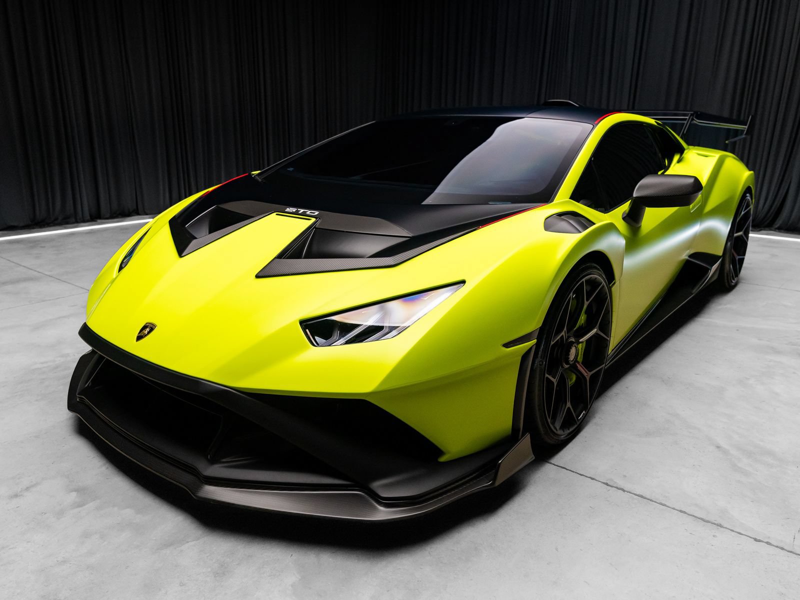 Used 2022 Lamborghini Huracan STO RWD image 14
