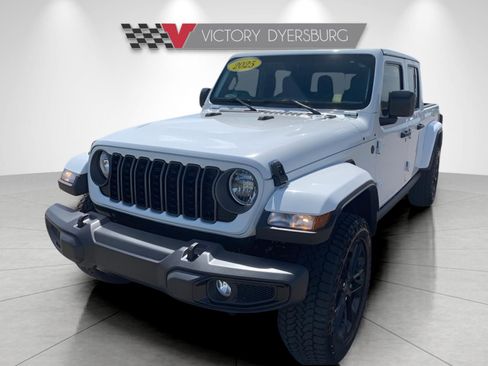 New 2025 Jeep Gladiator Sport image 4