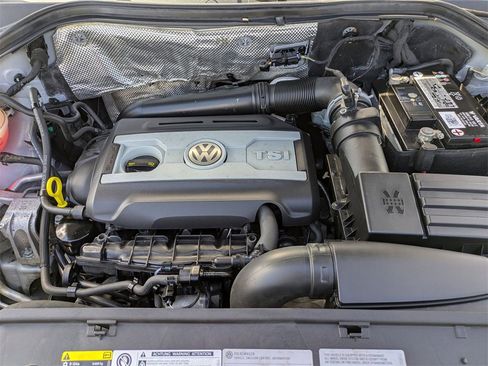 Used 2017 Volkswagen Tiguan S image 38