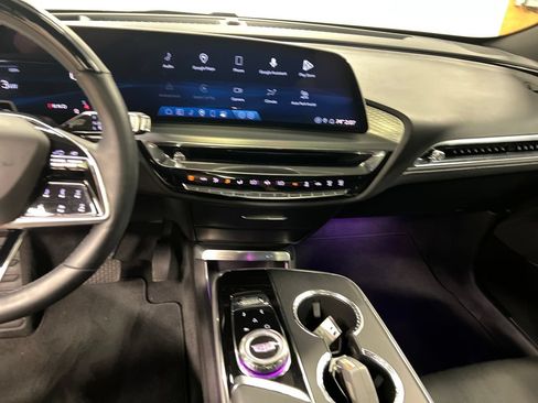 Certified 2024 Cadillac Lyriq Luxury AWD/4WD image 21