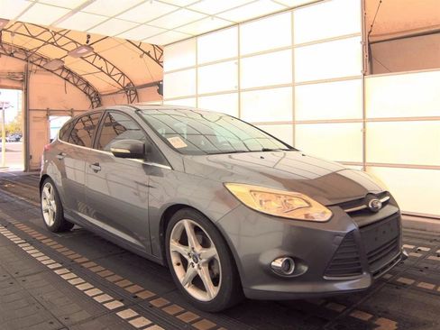 Used 2014 Ford Focus Titanium FWD image 4