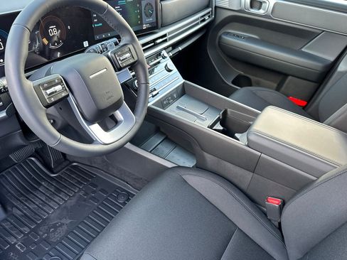 Used 2025 Hyundai Santa Fe SE image 9