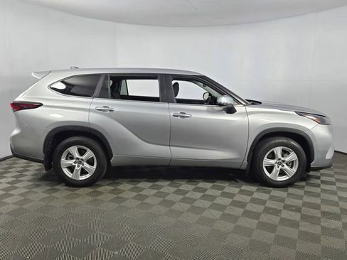 Used 2024 Toyota Highlander LE image 10