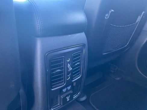 Used 2022 Jeep Grand Cherokee Limited image 20