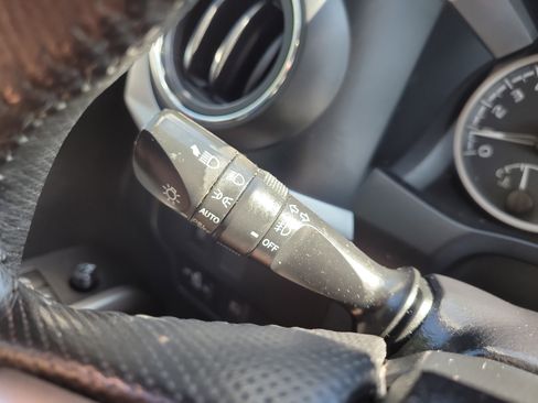 Certified 2021 Toyota Tacoma SR5 image 30