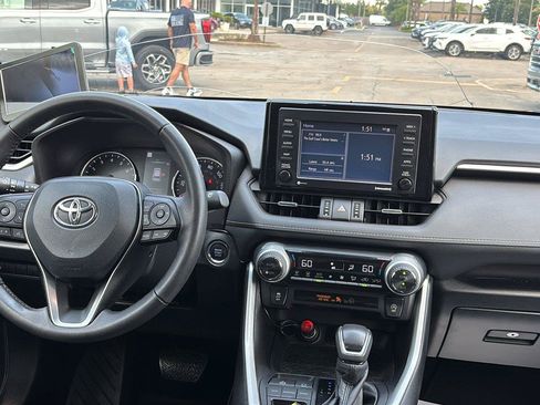 Used 2022 Toyota RAV4 XLE Premium FWD image 27