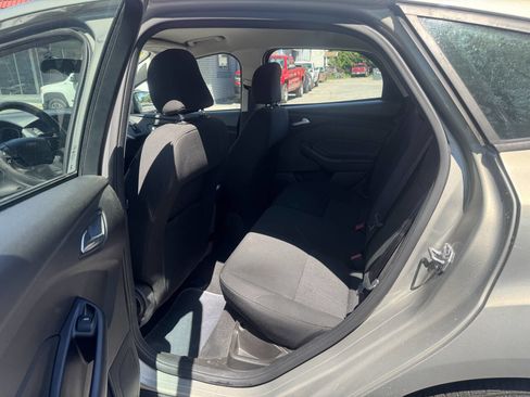 Used 2016 Ford Focus SE w/ Reverse Sensing Package FWD image 9