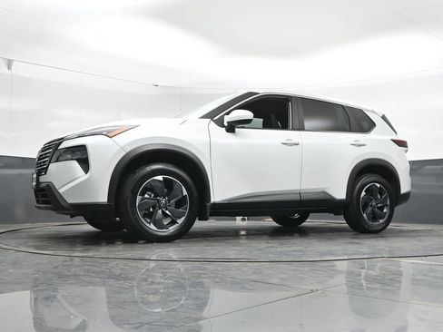 Used 2025 Nissan Rogue SV image 44