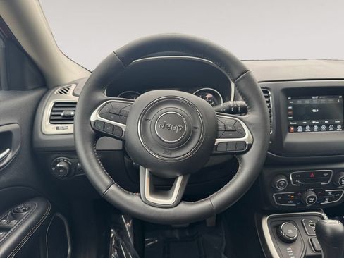 Used 2019 Jeep Compass Latitude w/ Cold Weather Group AWD/4WD image 12