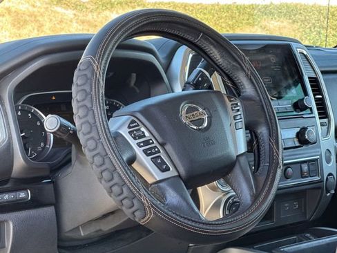Used 2020 Nissan Titan SV w/ SV Convenience Package image 31