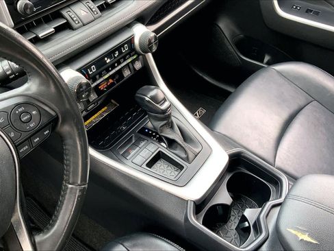 Used 2021 Toyota RAV4 XLE Premium image 15