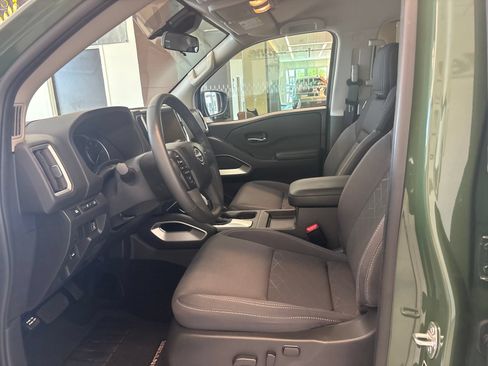 Used 2025 Nissan Frontier SV w/ SV Convenience Package AWD/4WD image 11