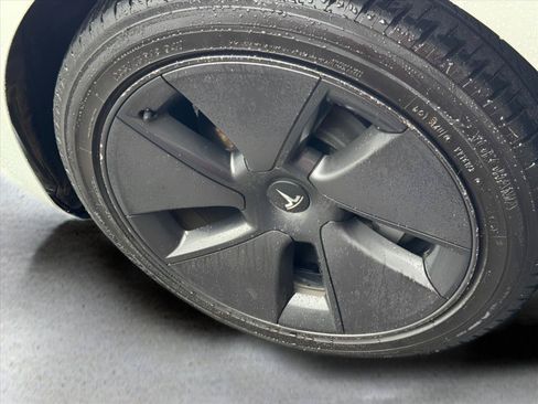 Used 2023 Tesla Model 3 Standard Range RWD image 10